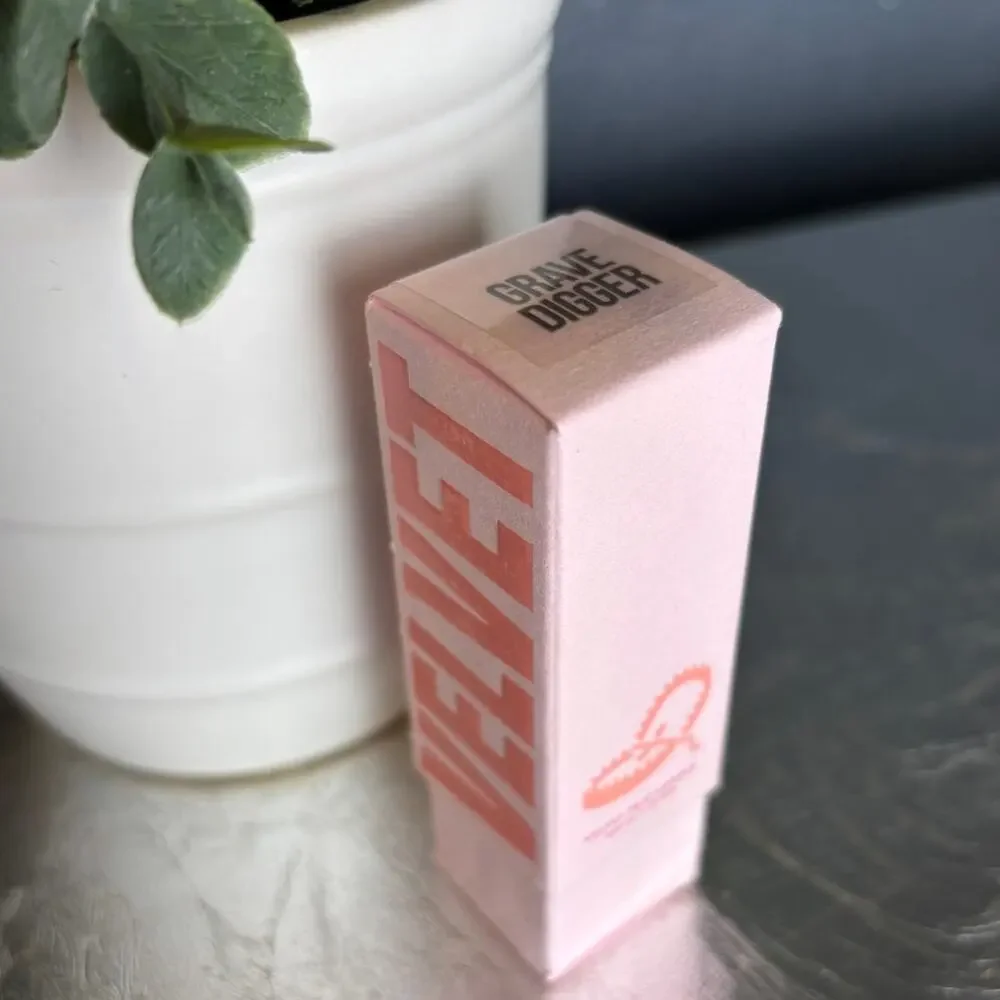 Jeffree Star Velvet Trap Grave Digger Gray Grey Matte Lipstick New In Box